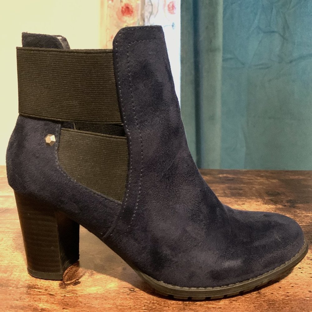 Navy Blue Suede 3 in High Heel Boot, Attention size 6 with elastic bands & stud